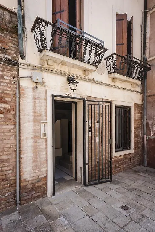 Myplace Cannaregio Townhouse Apartment Venice Italy